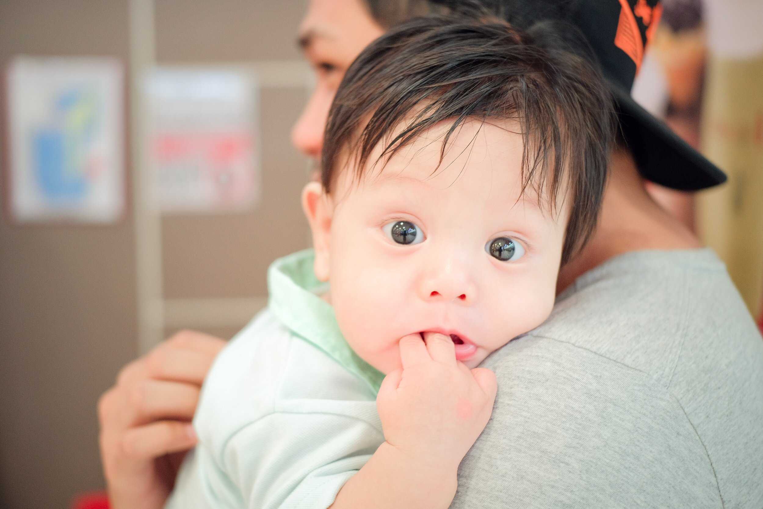 子宫畸形与二代试管助孕：着床血值不翻倍的应对策略及代怀选择